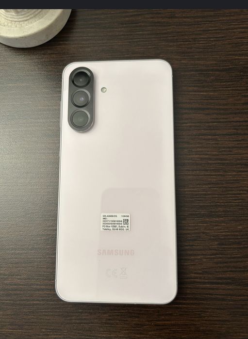 Vând samsung a56 ca nou sau schimb cu iphone dau si diferenta