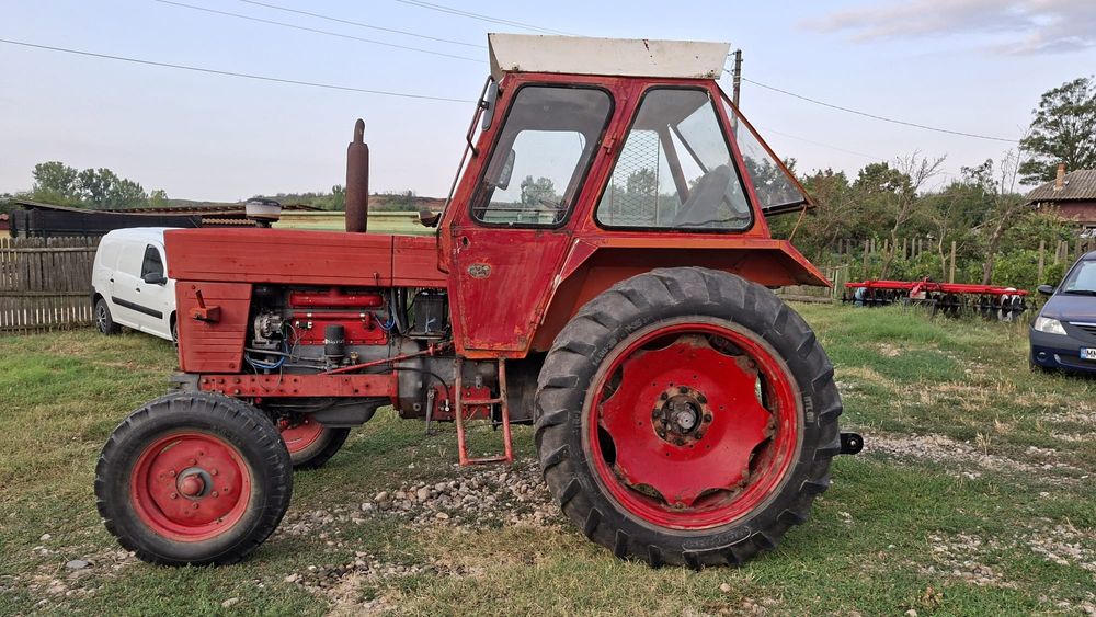 Tractor Universal  650