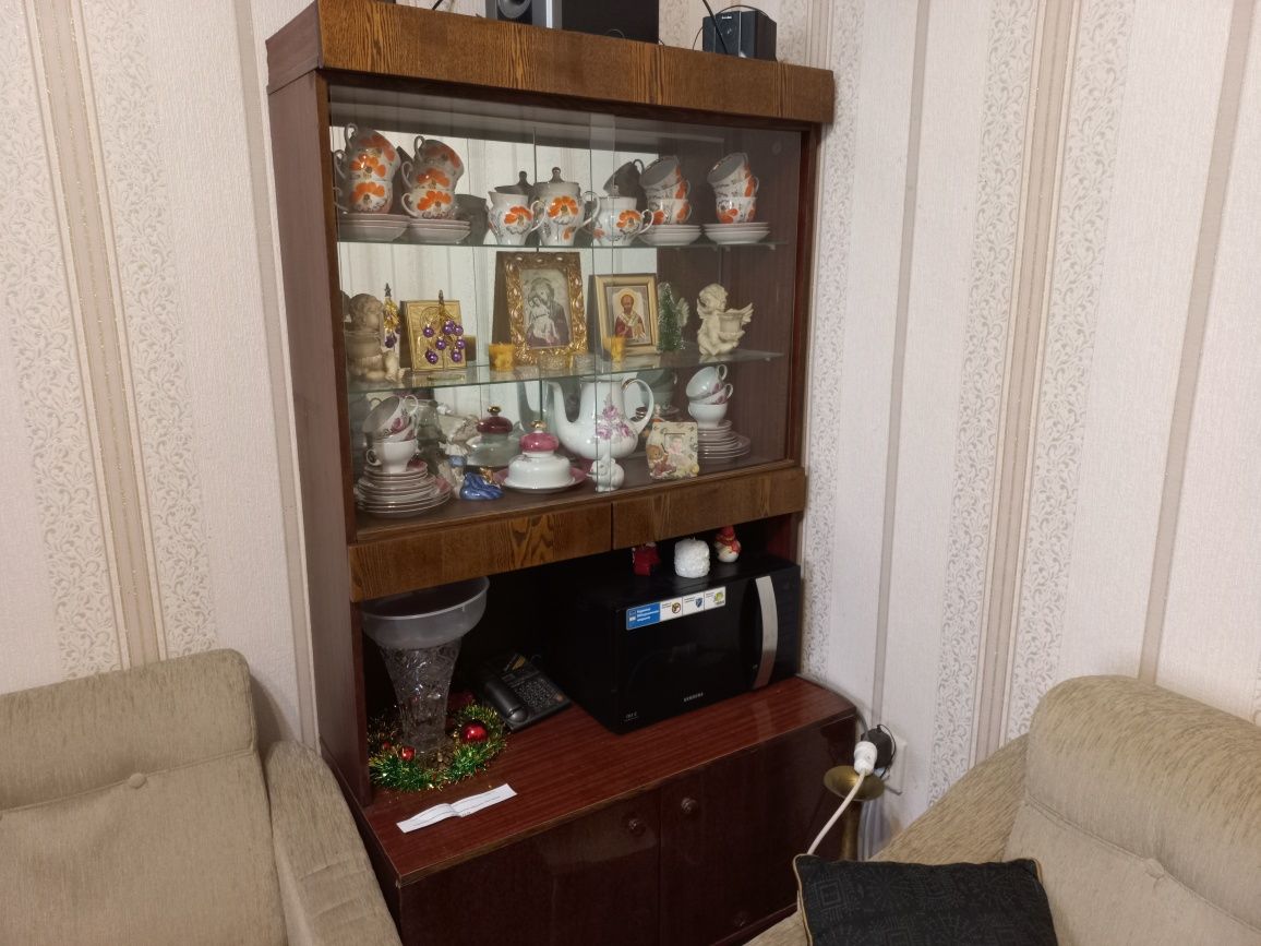 Продаётся сервант