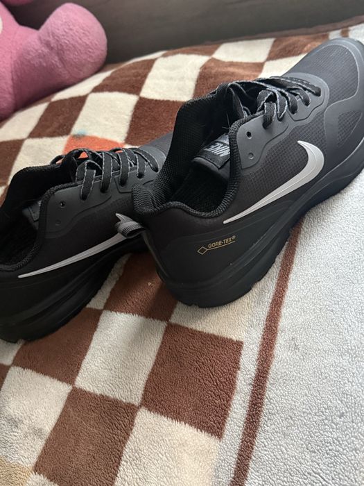 Продам мужские кроссовки