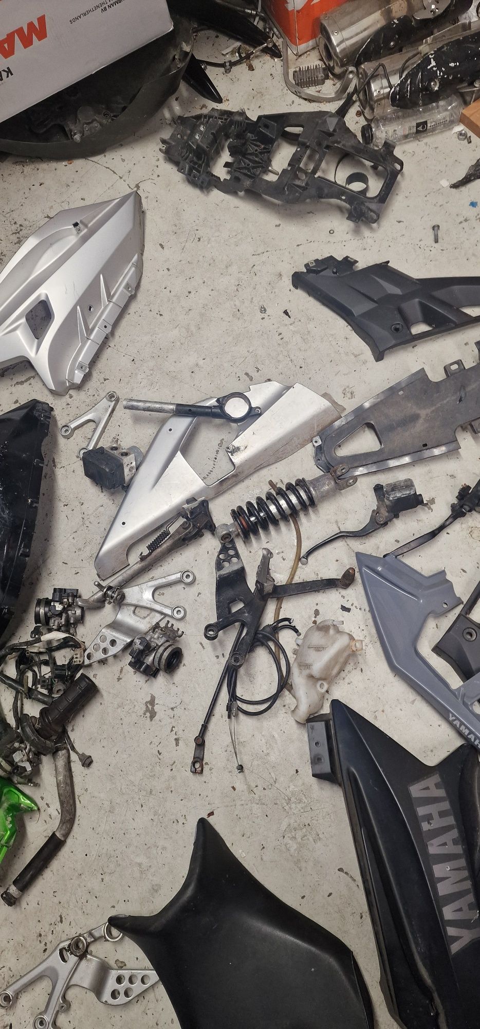 Carene YAMAHA YZF rR125  ,piese , codita , scarite  toba evacuare
