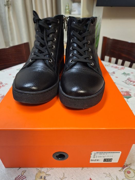 Дамски боти на Джани обували за час