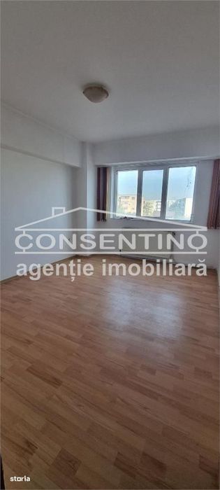 Se vinde imobil cu 3 camere , etaj 1, liber, in cart. Micro 5