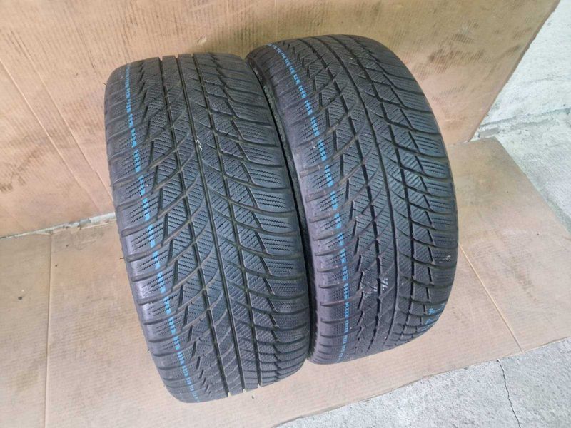 2 Bridgestone R18 225/40
зимни гуми DOT1517