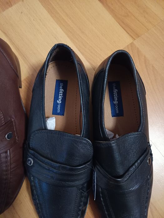 Два чифта обувки естествена кожа