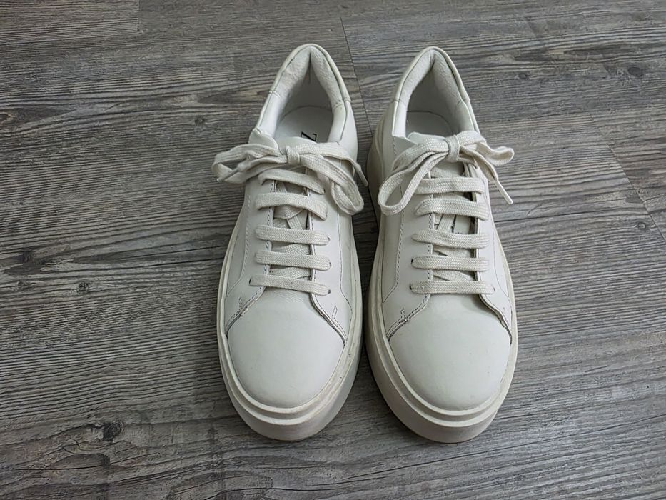 Zara,nr 41, merg 41-42, piele , minunatiiii,foarte usori si comozi,  i