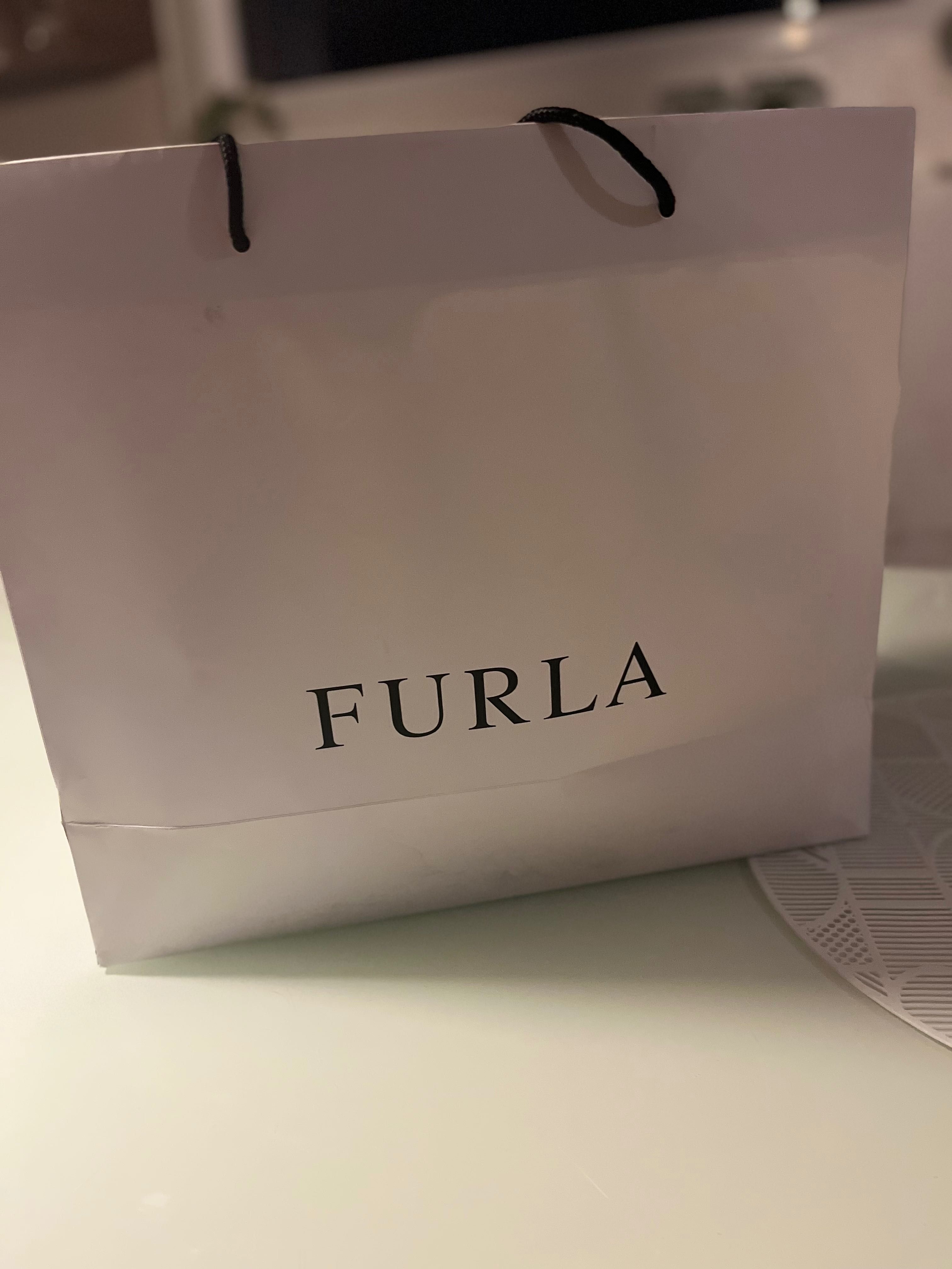 Чанта Furla. Неразличима от нова