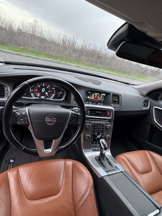 Volvo V60 D6 4x4, 2.4 diesel/Plug-in Hybrid, Automat