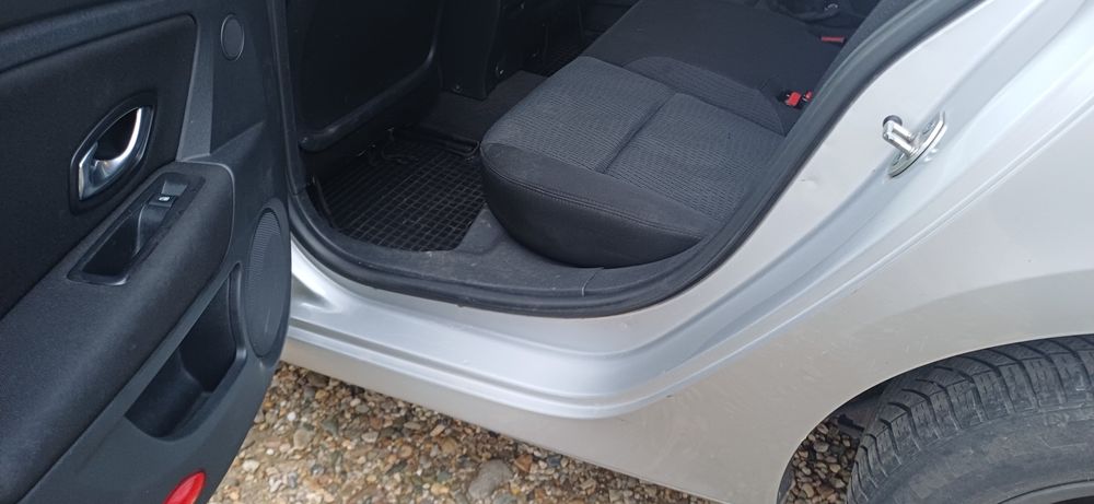 Vând Renault Laguna