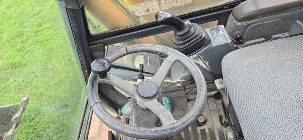 Excavator CASE 788 pe pneuri