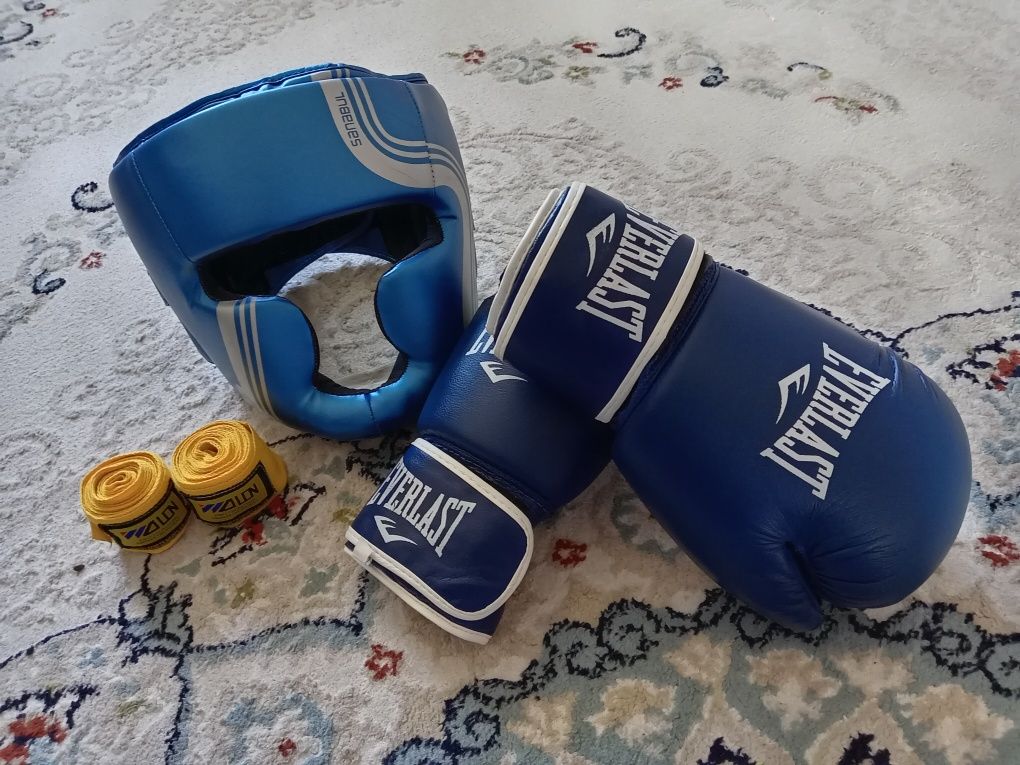 Боксерский шлем, боксерская перчатка бинт в подарок!