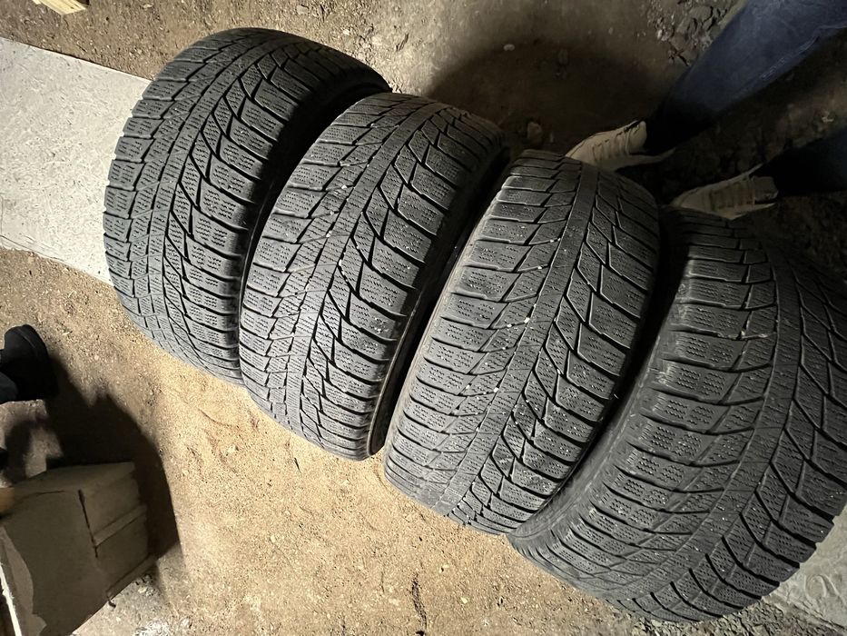 Шины зимние 215/55 R17