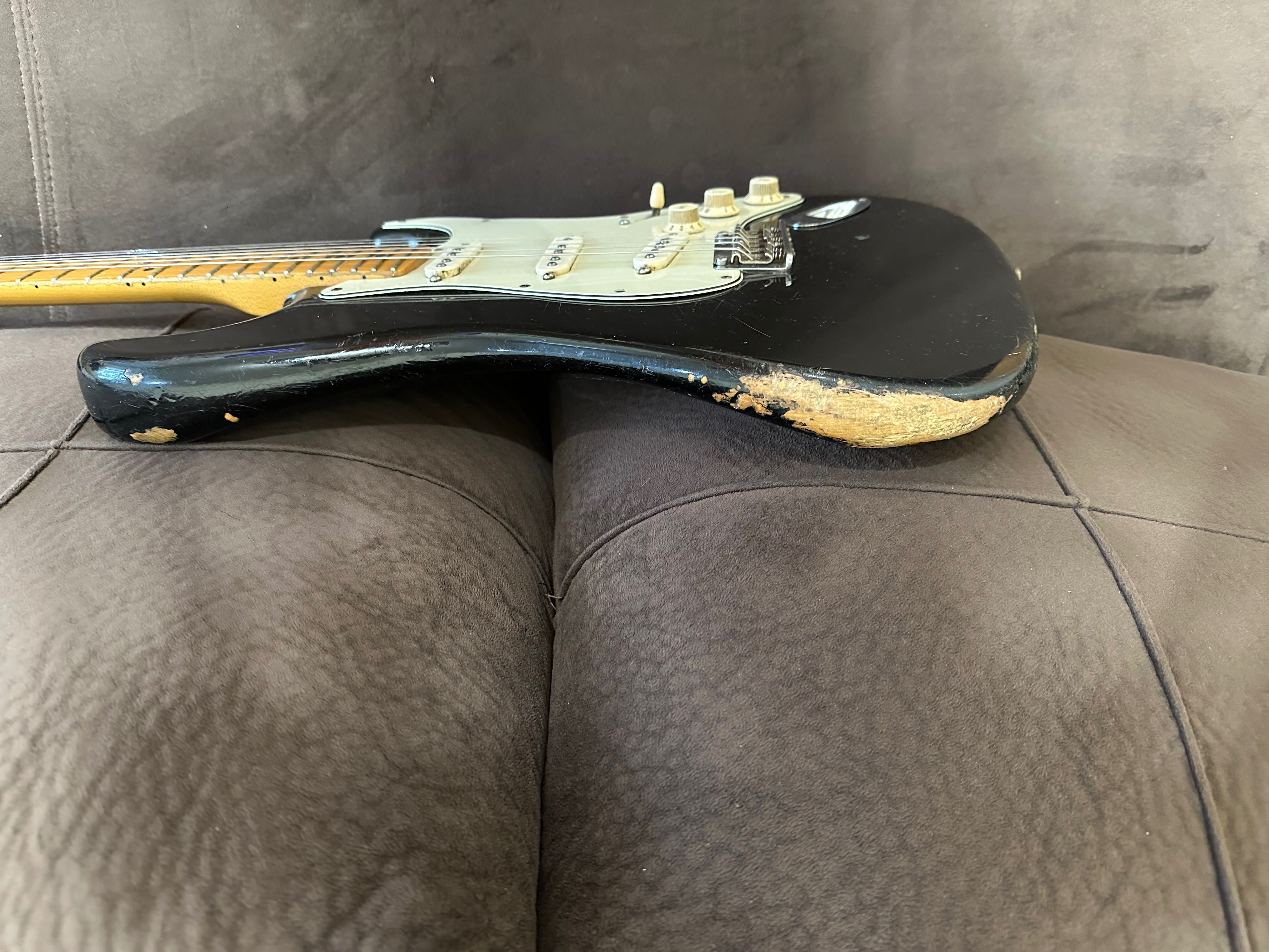 Китара Fender Stratocaster черна