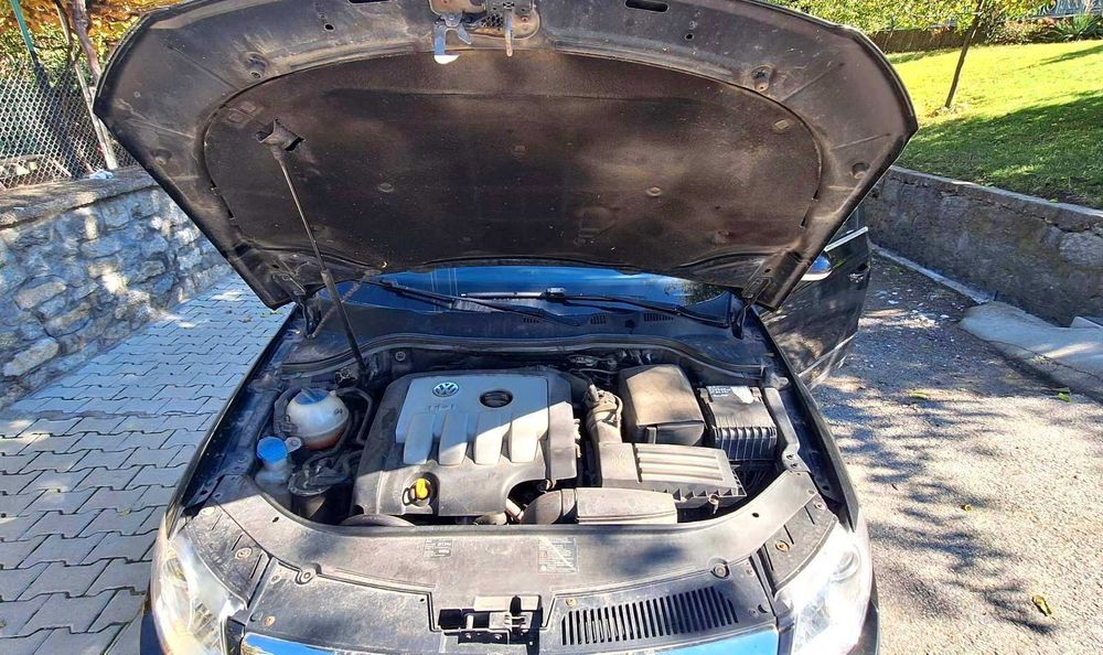 Продава се Пасат Б6 2.0 TDI