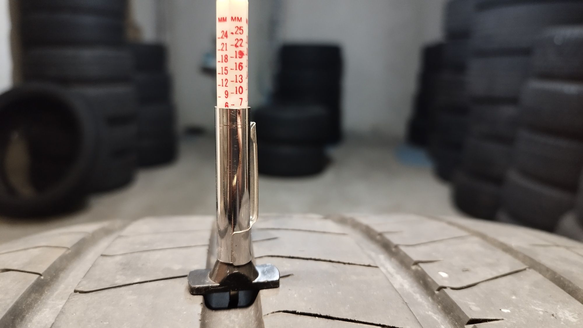 Pirelli 325/35/22