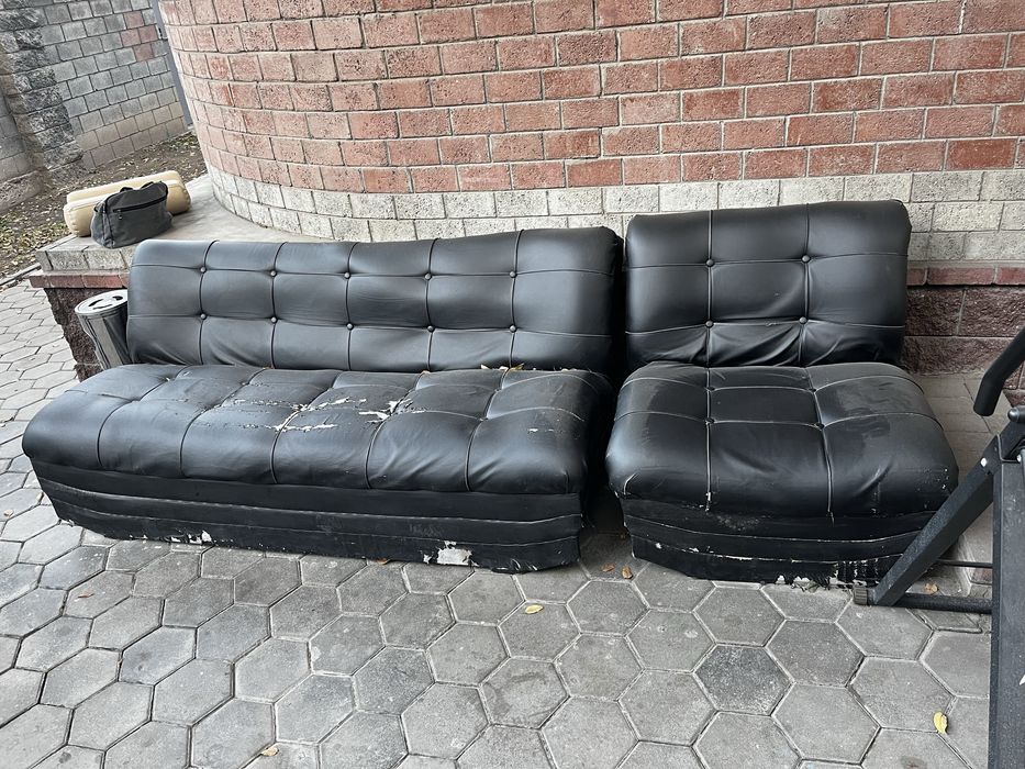 Продам диван с креслами