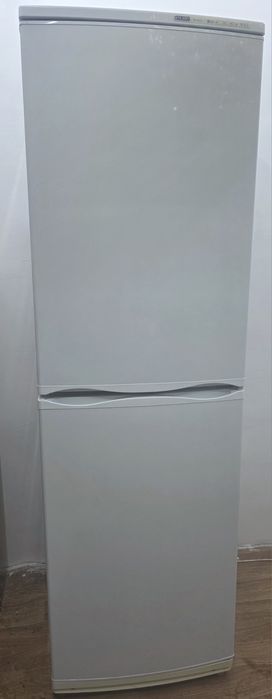 Тоңазытқыш сатылады.Жақсы істеп тұр.