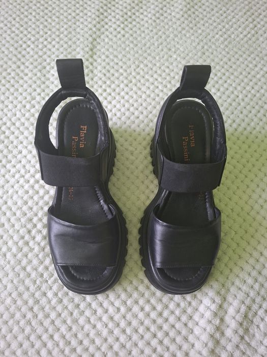 Sandale din piele cu platforma