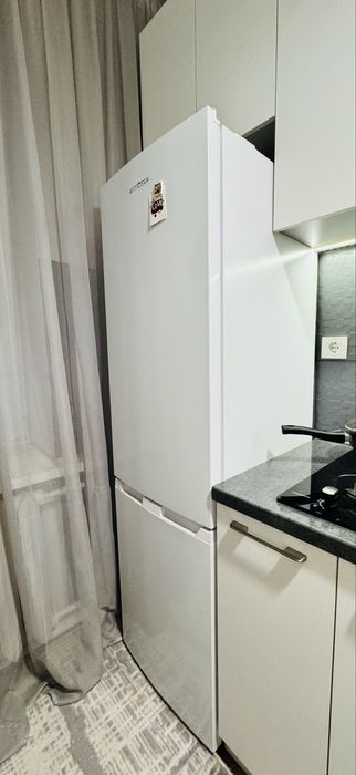 Отличный холодильник No Frost SNOWCAP, в идеальном состоянии!