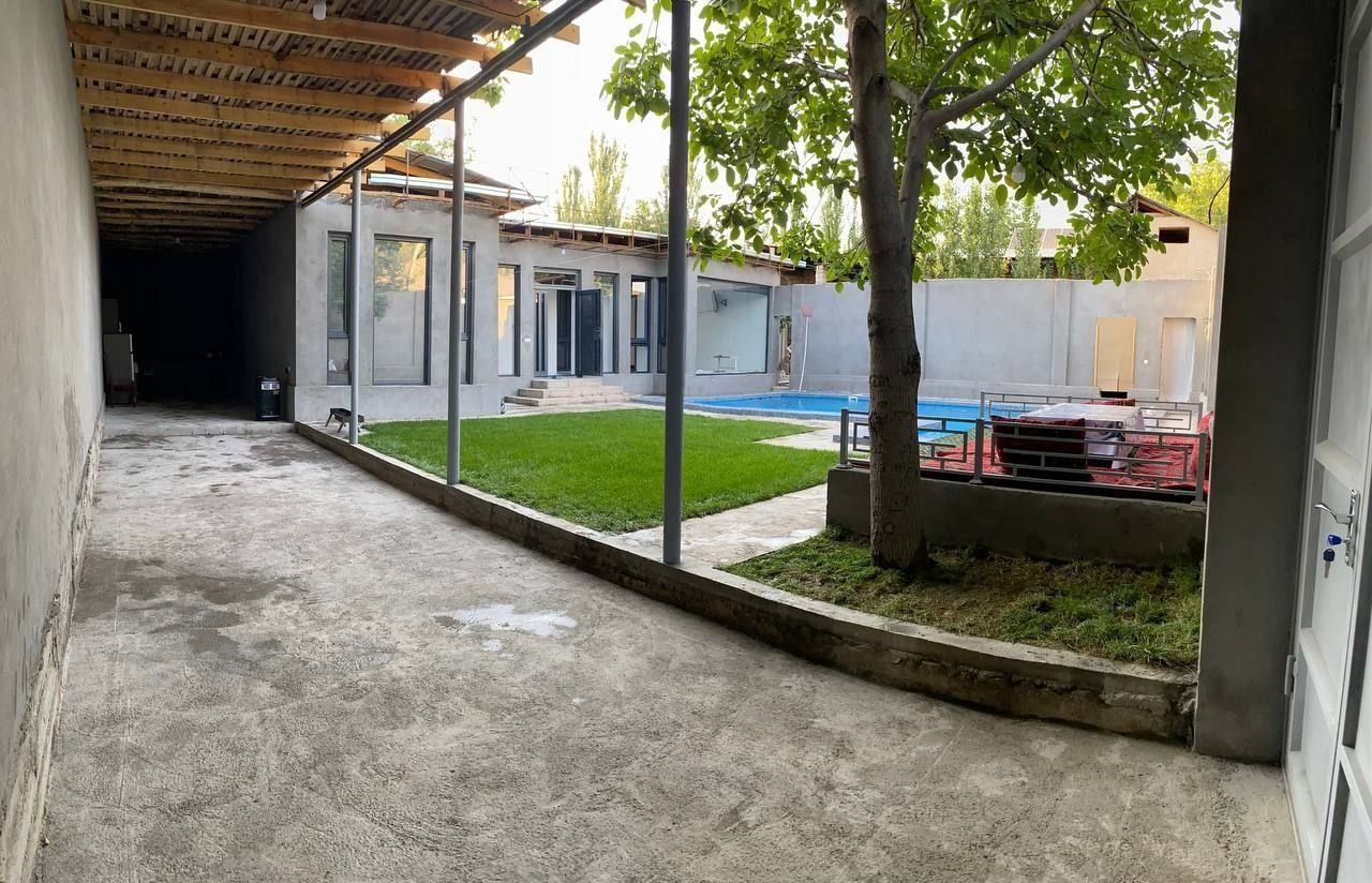 Dacha oqtosh quyoshga yaqn