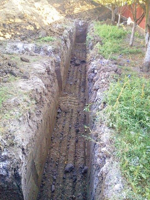 Escavator săpături fundați casă . canalizare.cablu elecric, gaze, apă