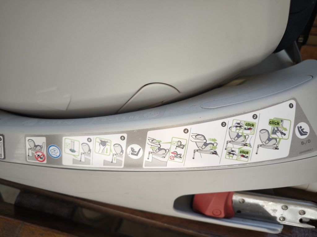 Столче за кола Britax Romer Dualfix + подарък порт бебе