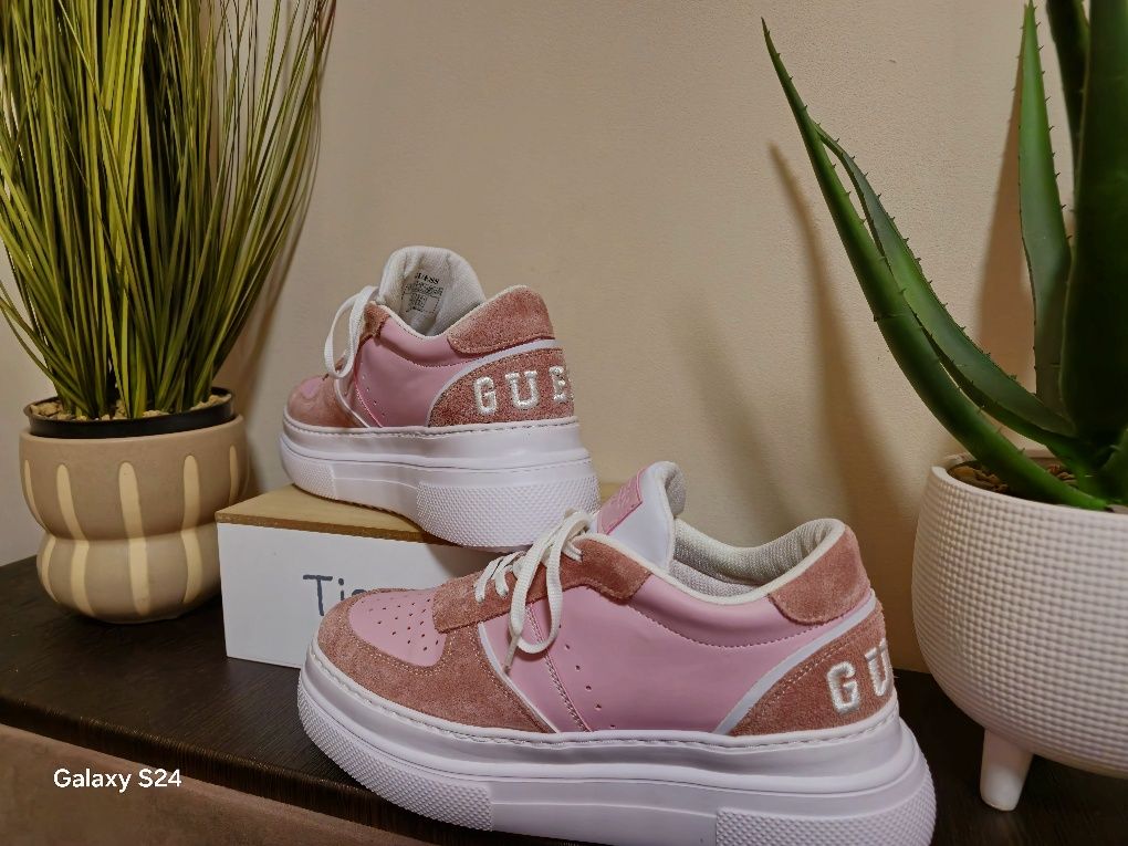 Дамски обувки / маратонки / сникърси Guess
