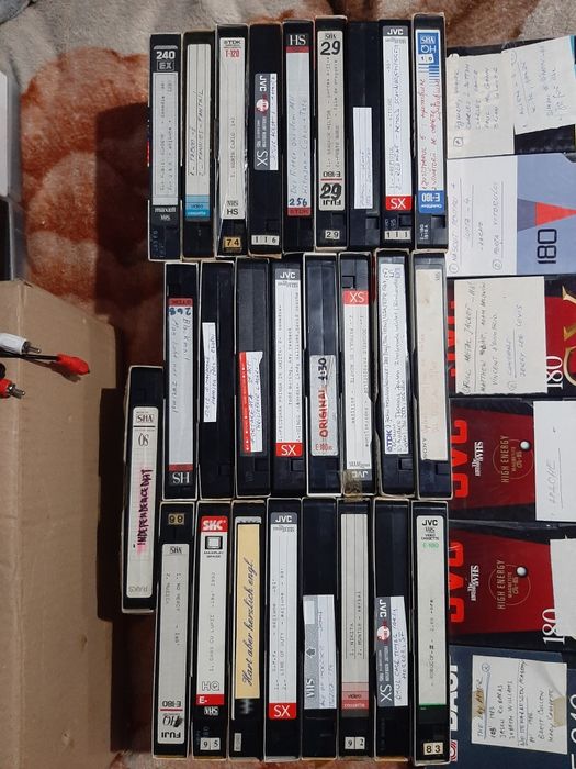Vând casete video filme vechi traduse vocal în stare bună