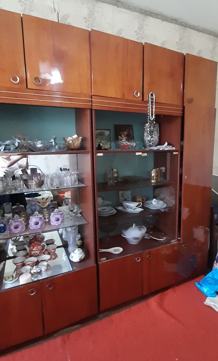 Продам советскую стенку.