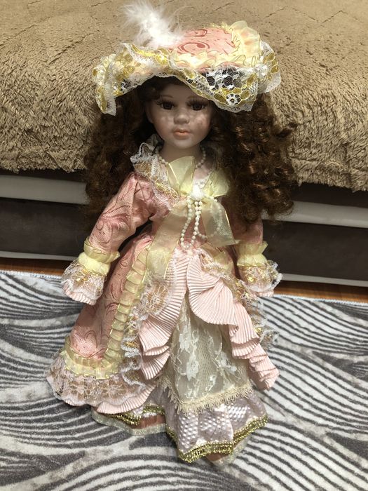 Много голяма кукла Французойка.