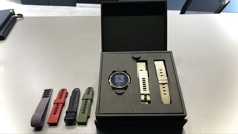 Fenix-8, 43 mm, AMOLED, Sapphire, Soft Gold