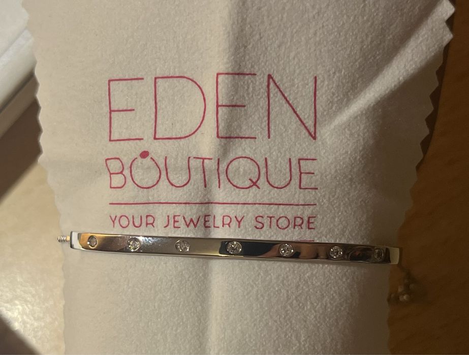 Сребърна гривна с камъчета