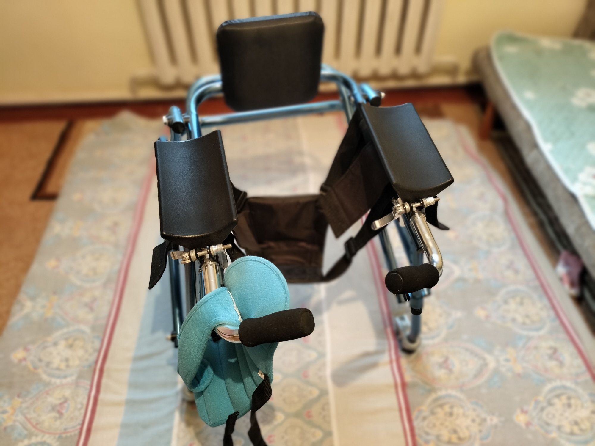 Детский инвалидной ходунок
