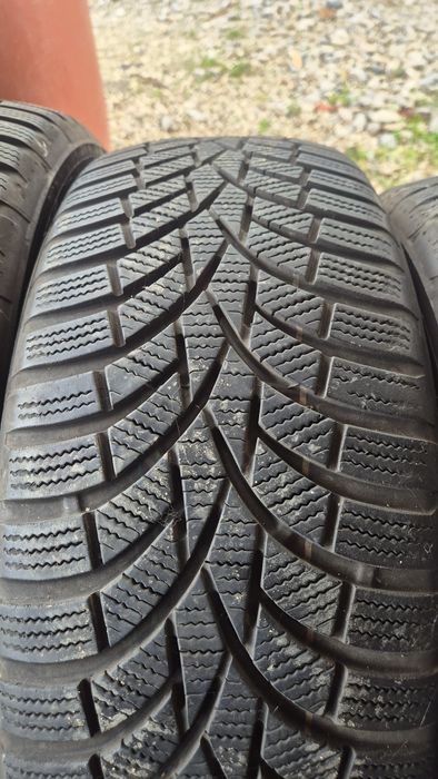 Пръдавам зимни   гуми Тойо  205 60 16
