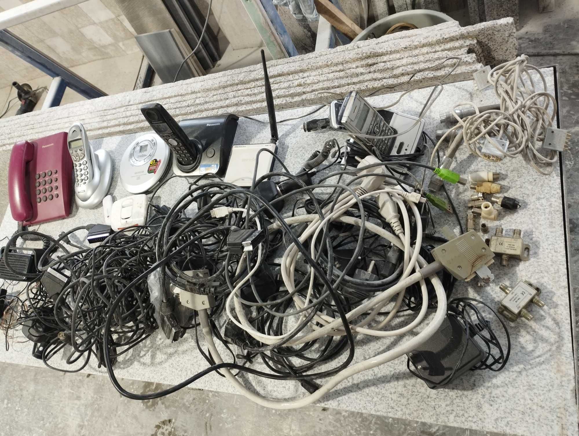 Стара електроника кабели