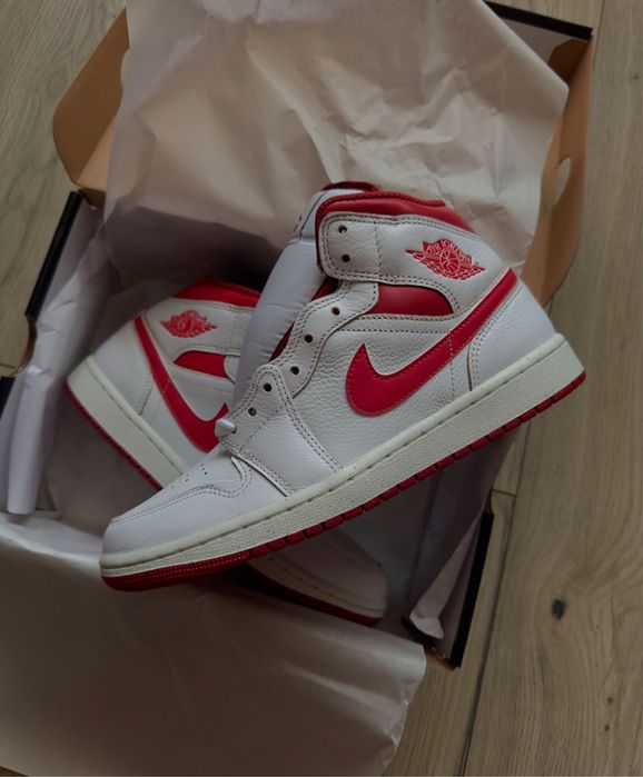 Jordan 1 MID Red
