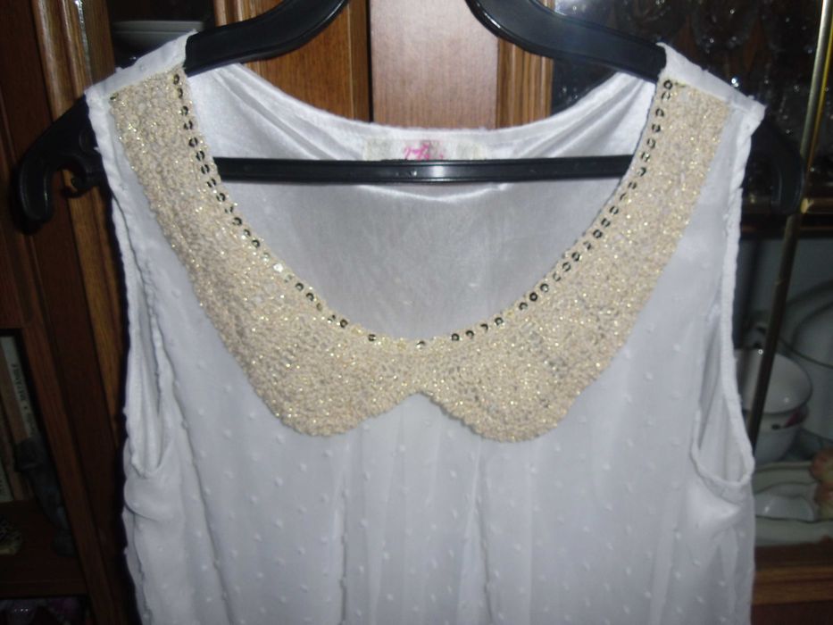 rochita vara ,broderie la gat