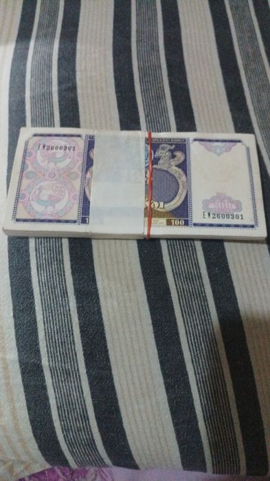 Ишлатилмаган янги 100 сўмлик пачкада