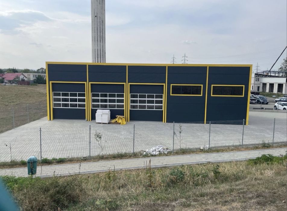 Vand Hala Metalica 15 X 30 cu panouri sandwich la gata completa