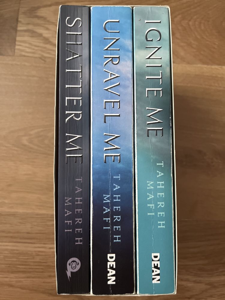 “Shatter me” (първите три книги).