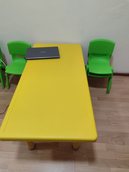 Стол со стульями