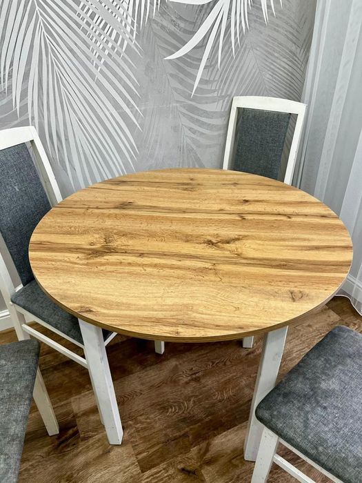 Продам стол со стульями 4шт