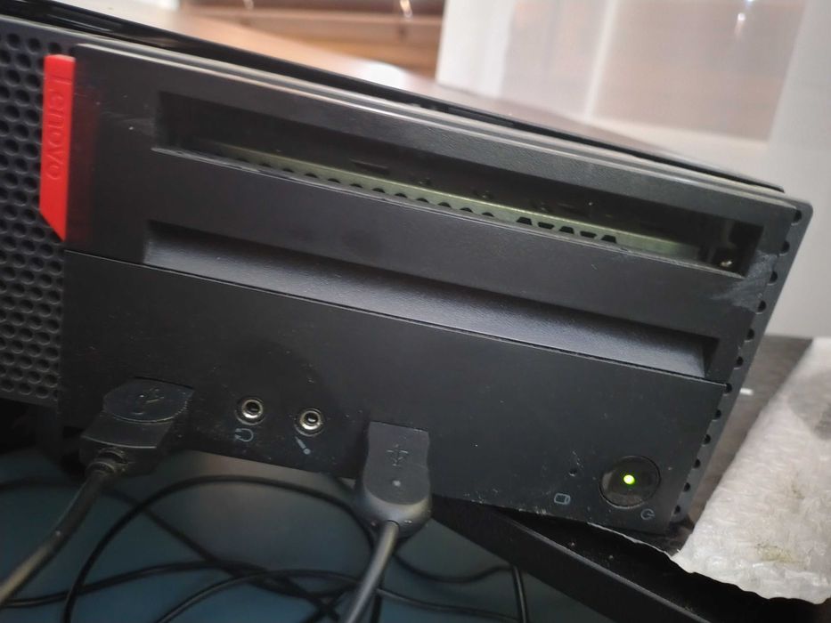 Lenovo ThinkCentre M700 i5 6400 , ssd 256, 4gb ram