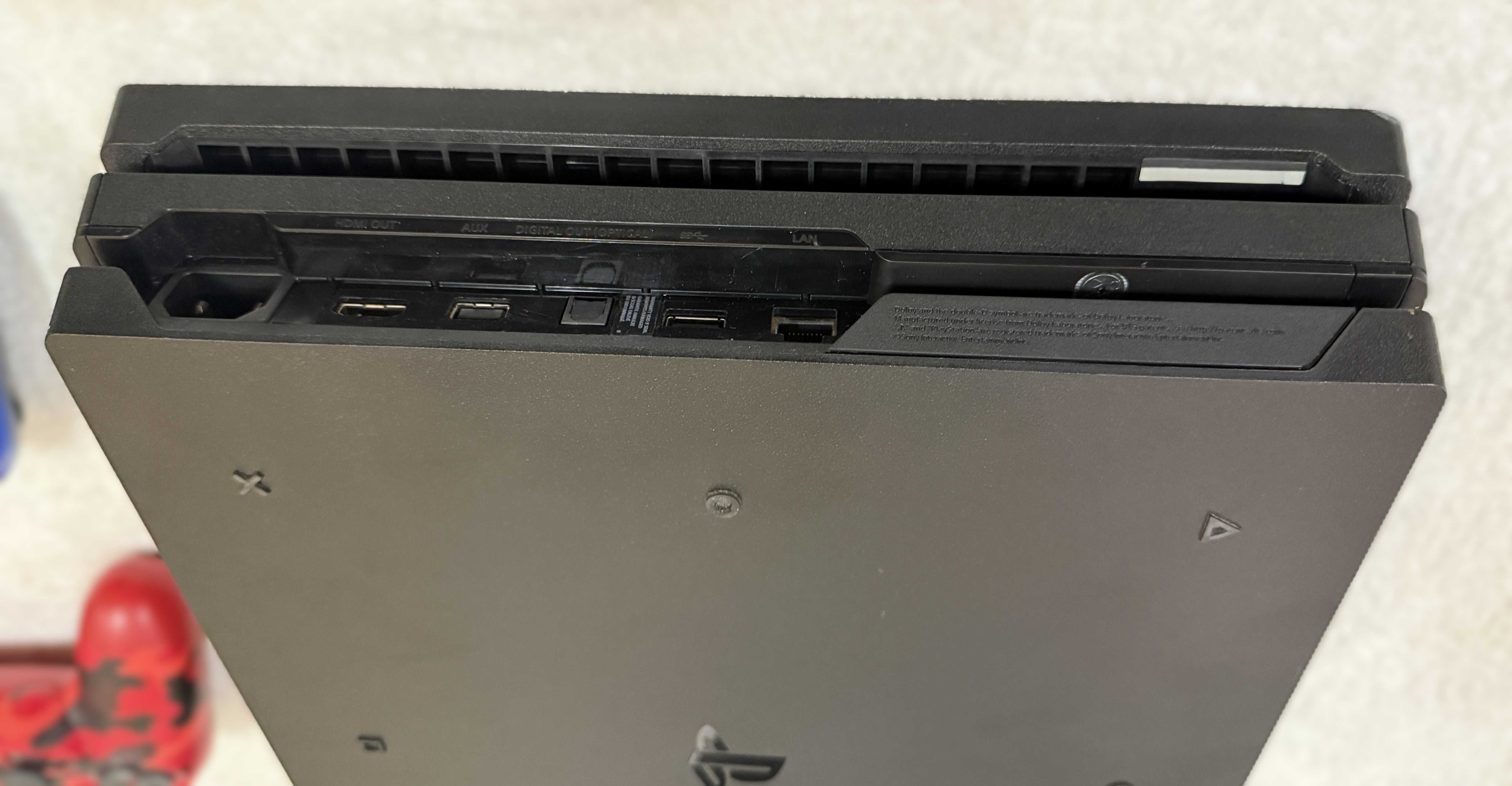 отличен PS4 Pro, Playstation 4 Pro, два джойстика, Гаранция