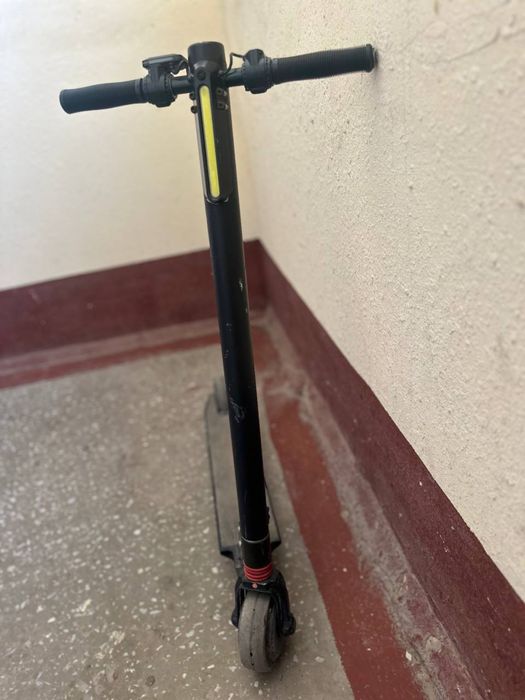 Электронный самокат в хорошем состоянии