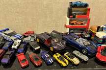 Продам свою коллекцию Hot Wheels,Lego,Rastar и металлических машин.
