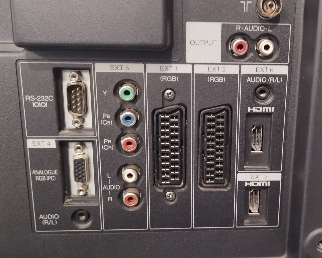 Цифров LCD телевизор DVB-T SHARP LC-32D44Е-BK (за части)