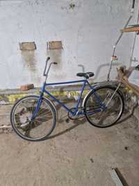 Велосипед синий.