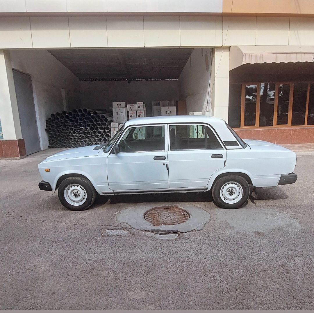 Vaz 2107 sotiladi