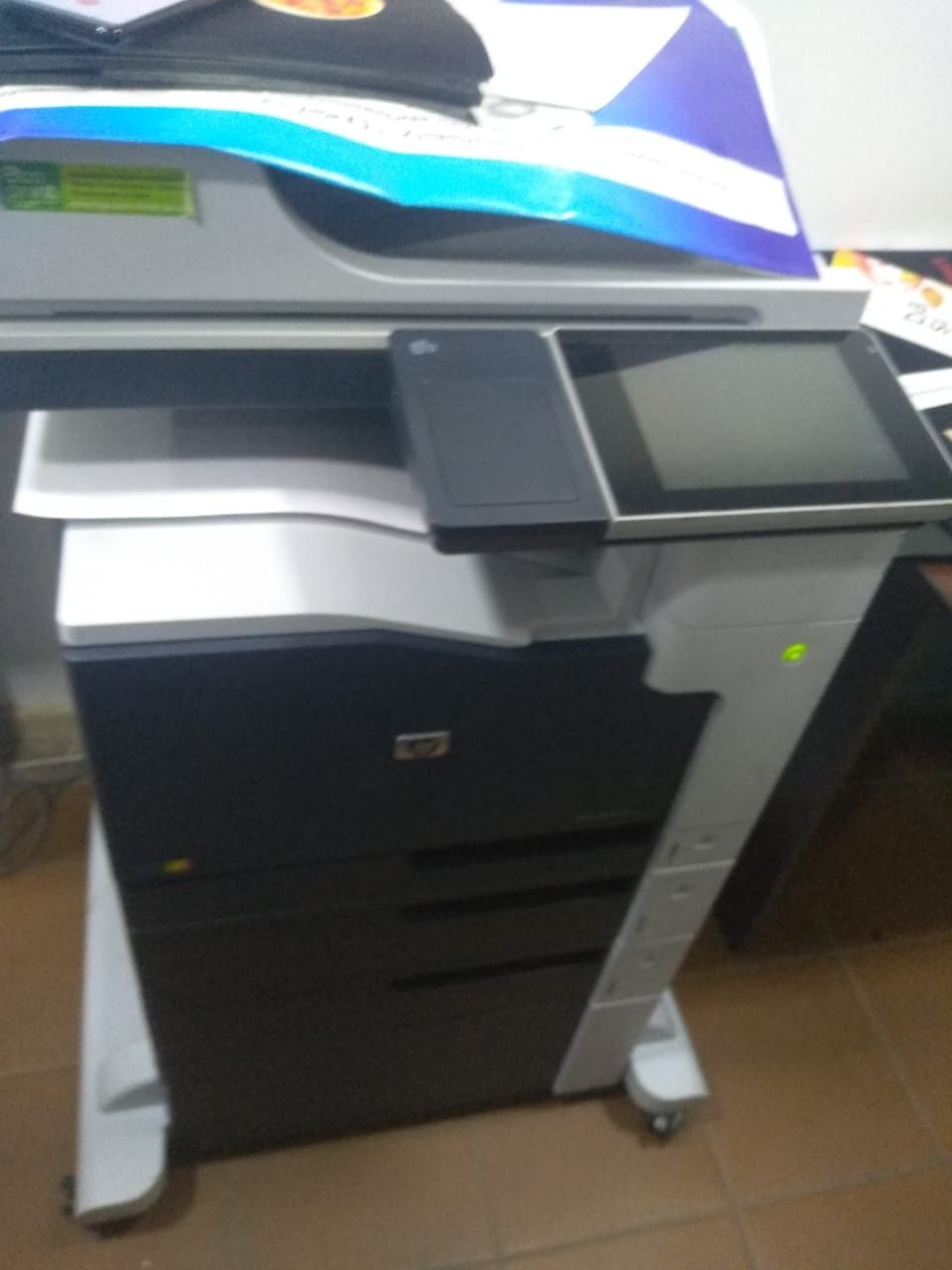 Принтер laser jet 700 color MFP m775